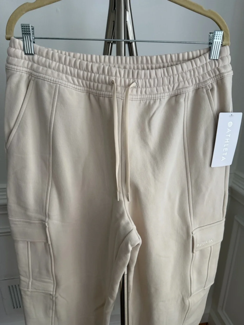 NWT Athleta Forever Fleece High Rise Cargo Jogger Bone Size Medium - Picture 6 of 11